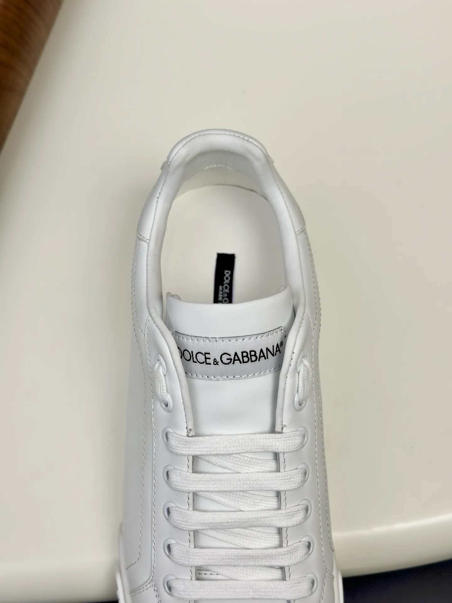 New product 💰800 DG Dolce & Gabbana men's shoes 💰ortofino calfskin sneakers ♞size; 39~44 (customized 38.45.46) Iconic men's shoes 💰ortofino series of sneakers, classic and timeless style, now presented with fashionable details. The calfskin engraved DG logo is a subtle finishing touch. Men's shoes💰ortofino calfskin sneakers: